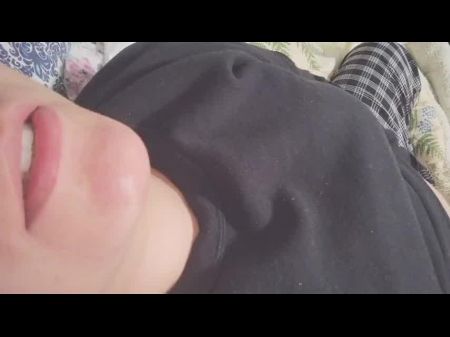 tongue oral sexe lesbian
