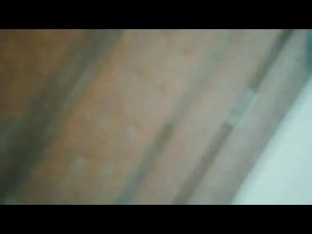 inconnue ouvre les cuisses dans le train