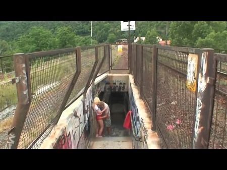 jouit dans sa bouche