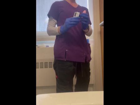 infirmière au petit soin