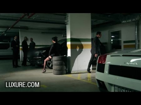 sucer sur un parking