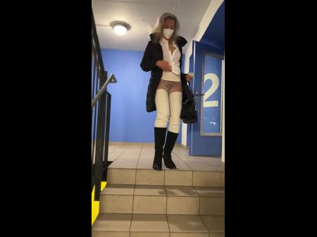 pantyhose public