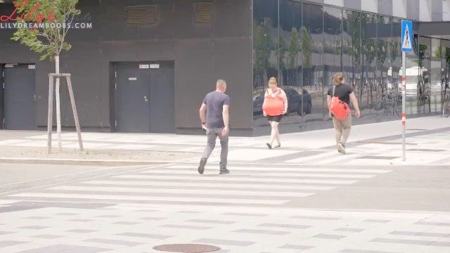 no bra voyeur